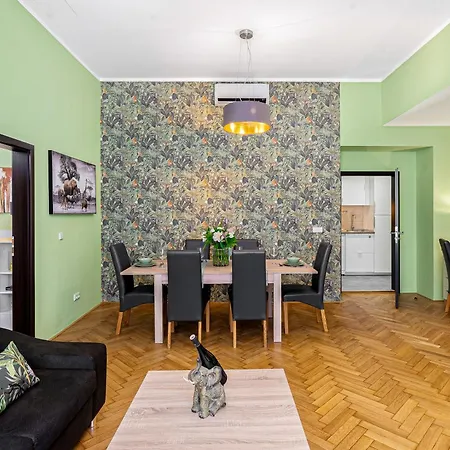 Oasis Apartments At Charles Square Prague Exterior photo