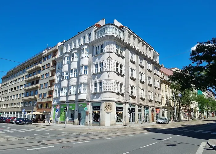 Oasis Apartments At Charles Square