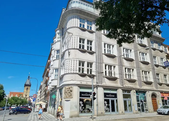 Oasis Apartments At Charles Square